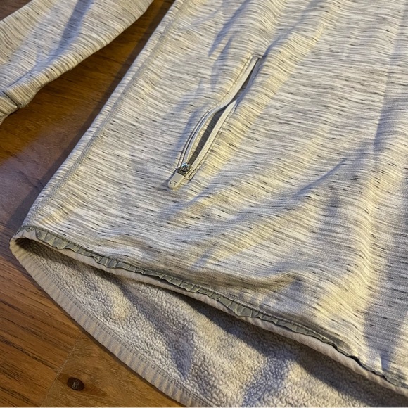 GapFit Sweatshirt - Picture 3 of 6